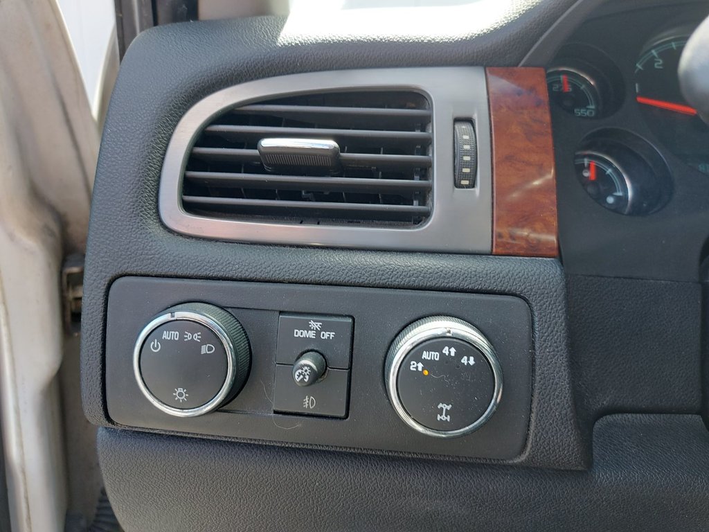 2010 Chevrolet Avalanche in Antigonish, Nova Scotia - 14 - w1024h768px