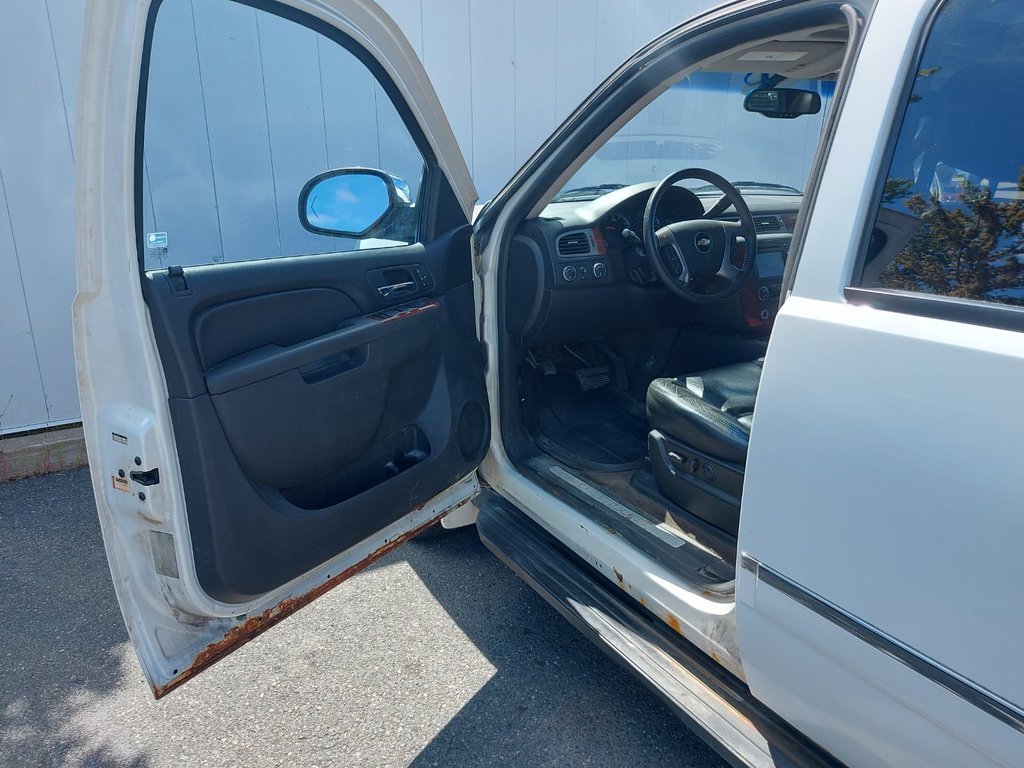 2010 Chevrolet Avalanche in Antigonish, Nova Scotia - 27 - w1024h768px