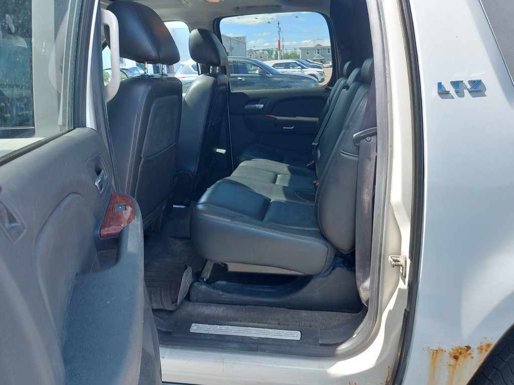 2010 Chevrolet Avalanche in Antigonish, Nova Scotia - 34 - w1024h768px