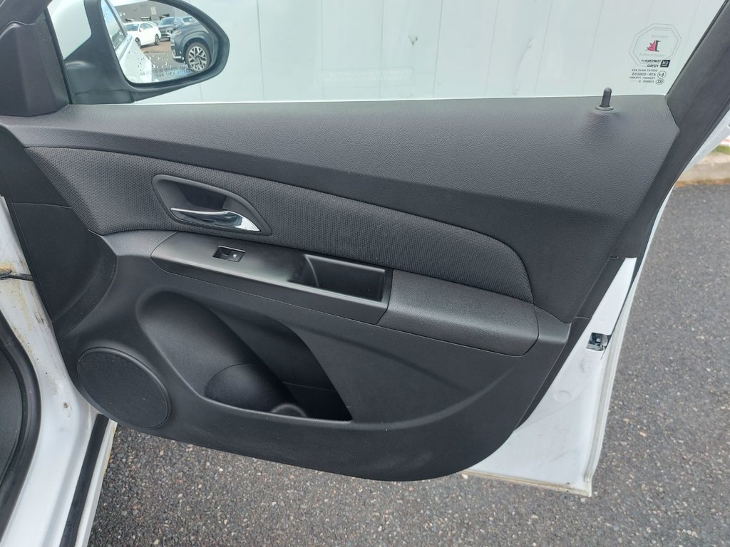 2013 Chevrolet Cruze in Antigonish, Nova Scotia - 51 - w1024h768px
