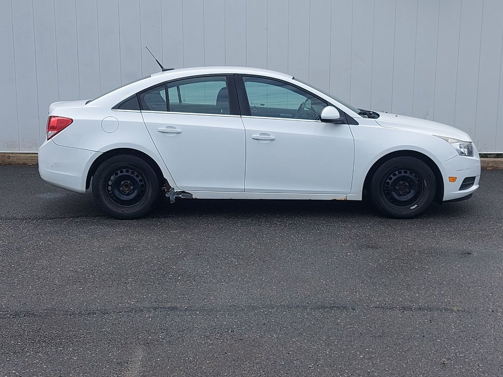 2013 Chevrolet Cruze in Antigonish, Nova Scotia - 2 - w1024h768px