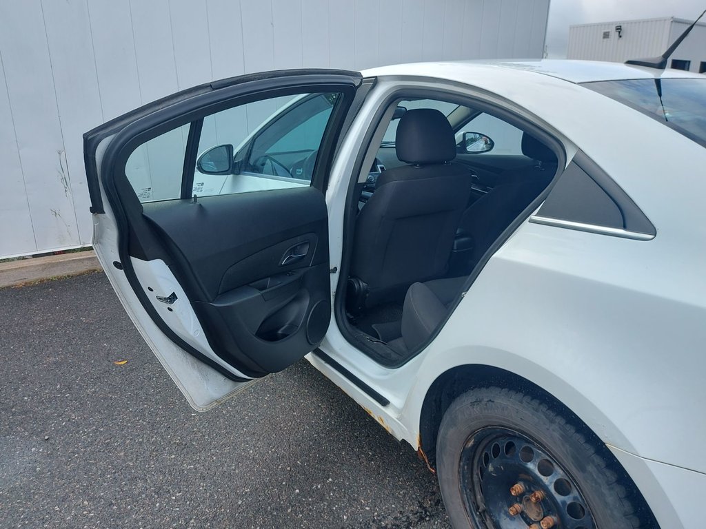 2013 Chevrolet Cruze in Antigonish, Nova Scotia - 35 - w1024h768px