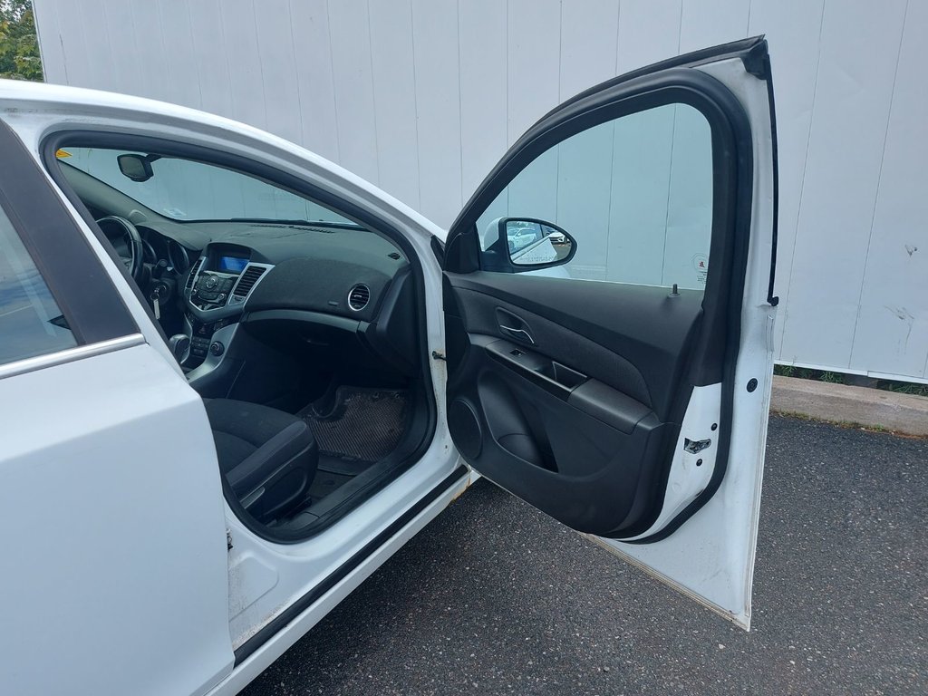 2013 Chevrolet Cruze in Antigonish, Nova Scotia - 46 - w1024h768px