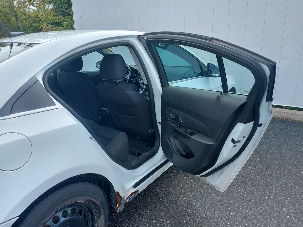 2013 Chevrolet Cruze in Antigonish, Nova Scotia - 40 - w1024h768px