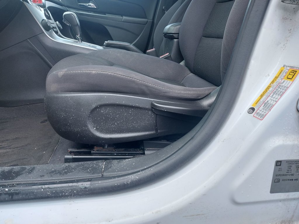 2013 Chevrolet Cruze in Antigonish, Nova Scotia - 34 - w1024h768px