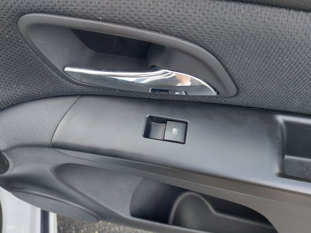 2013 Chevrolet Cruze in Antigonish, Nova Scotia - 50 - w1024h768px