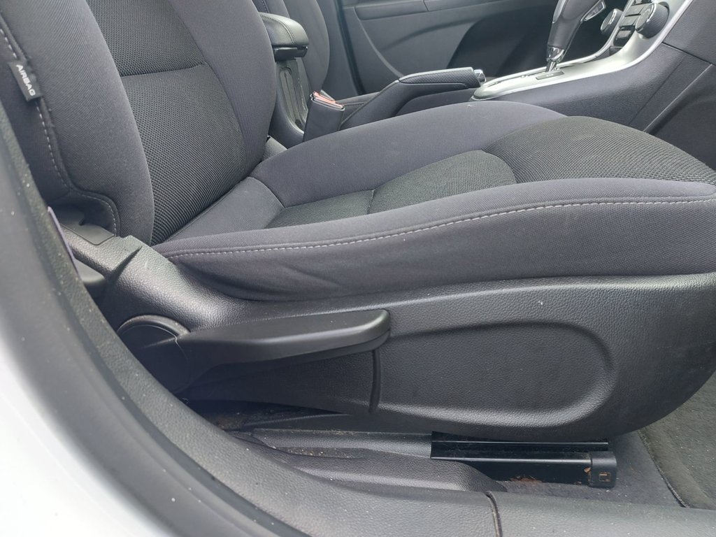 2013 Chevrolet Cruze in Antigonish, Nova Scotia - 52 - w1024h768px