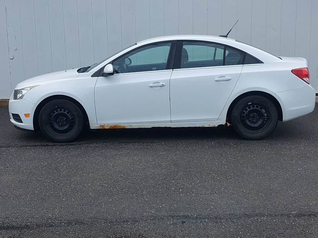 2013 Chevrolet Cruze in Antigonish, Nova Scotia - 6 - w1024h768px
