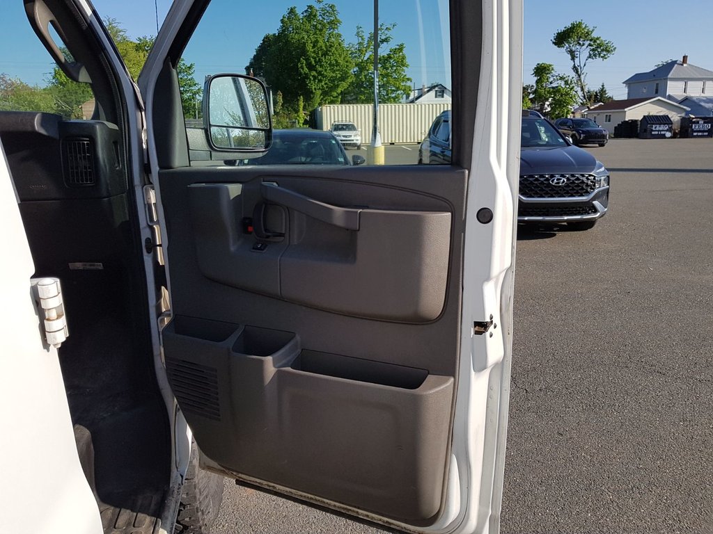 2018 Chevrolet Express 2500 in Antigonish, Nova Scotia - 41 - w1024h768px