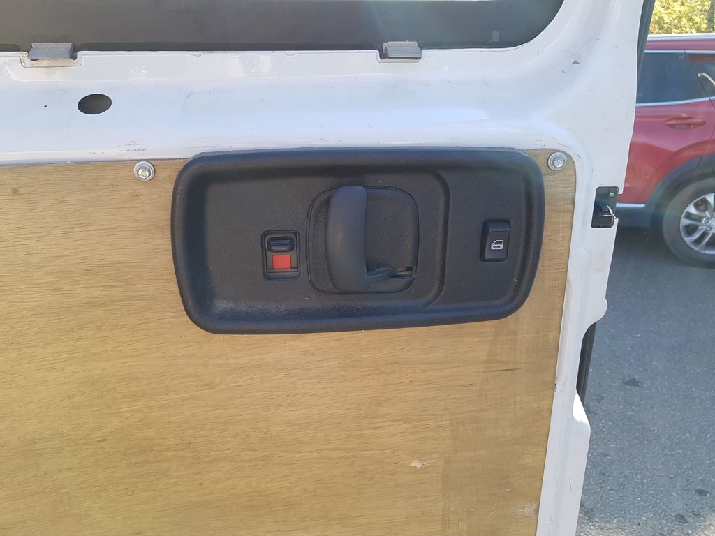 2018 Chevrolet Express 2500 in Antigonish, Nova Scotia - 36 - w1024h768px