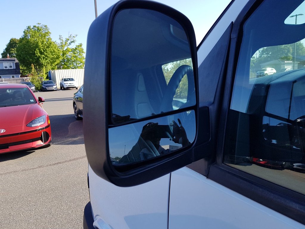 2018 Chevrolet Express 2500 in Antigonish, Nova Scotia - 10 - w1024h768px