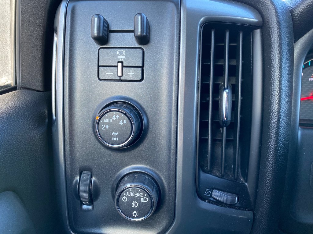 2016 Chevrolet SILVERADO 1500 in Antigonish, Nova Scotia - 15 - w1024h768px