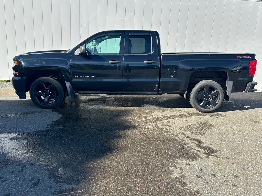 2017  Silverado 1500 Black Out Edition | Cam | USB | 20s | Bluetooth in Saint John, New Brunswick - 4 - w1024h768px