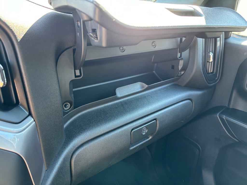 2019  Silverado 1500 Custom | Cam | USB | Bluetooth | Keyless | Cruise in Saint John, New Brunswick - 29 - w1024h768px