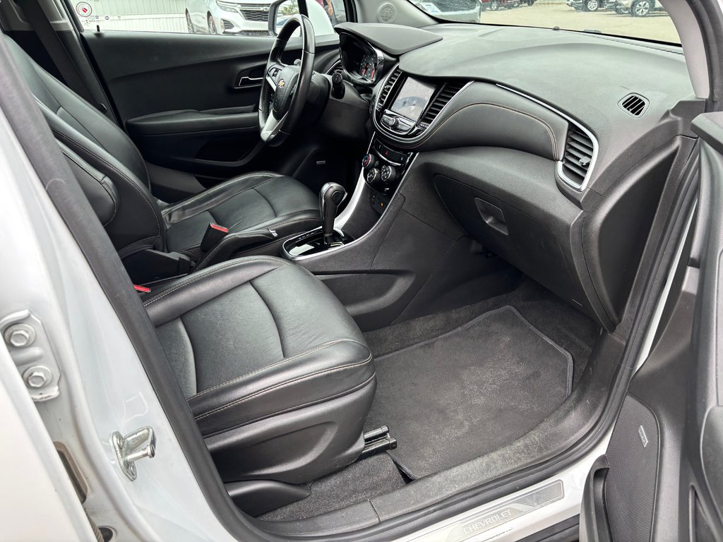 2020  Trax Premier | Leather | SunRoof | Cam | USB | XM in Saint John, New Brunswick - 13 - w1024h768px