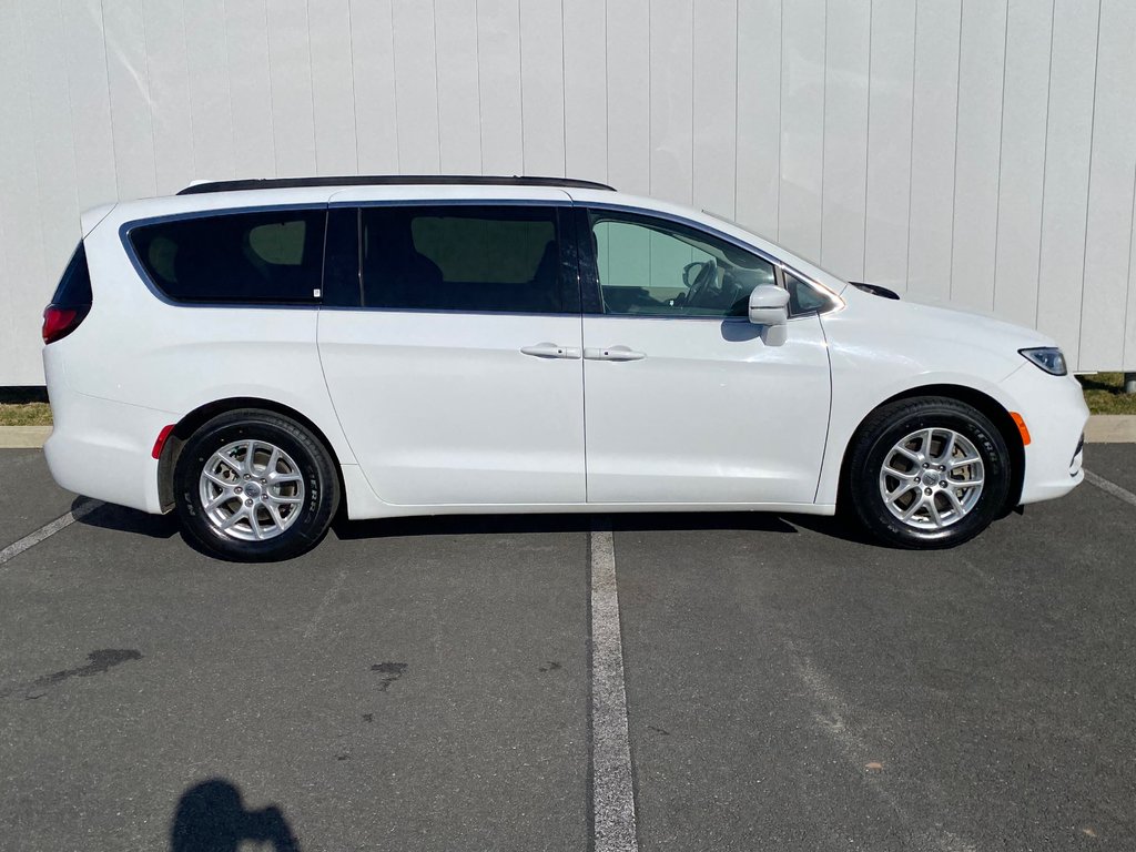 2022  Pacifica Touring-L | Leather | 7-Pass | Warranty to 2027 in Saint John, New Brunswick - 2 - w1024h768px