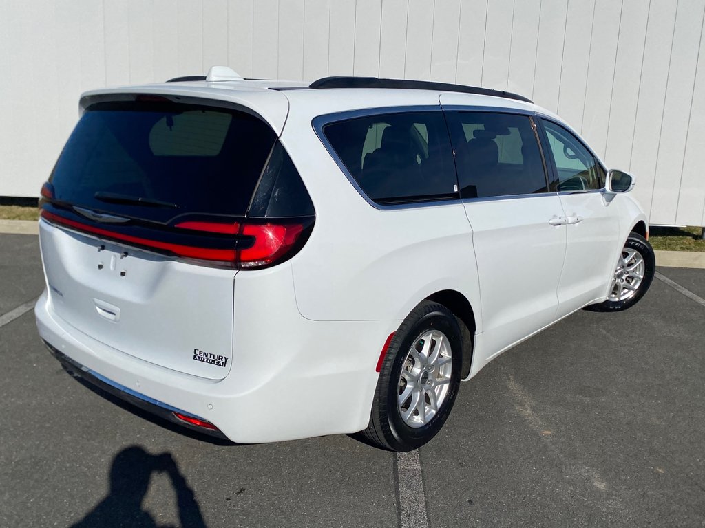 2022  Pacifica Touring-L | Leather | 7-Pass | Warranty to 2027 in Saint John, New Brunswick - 3 - w1024h768px