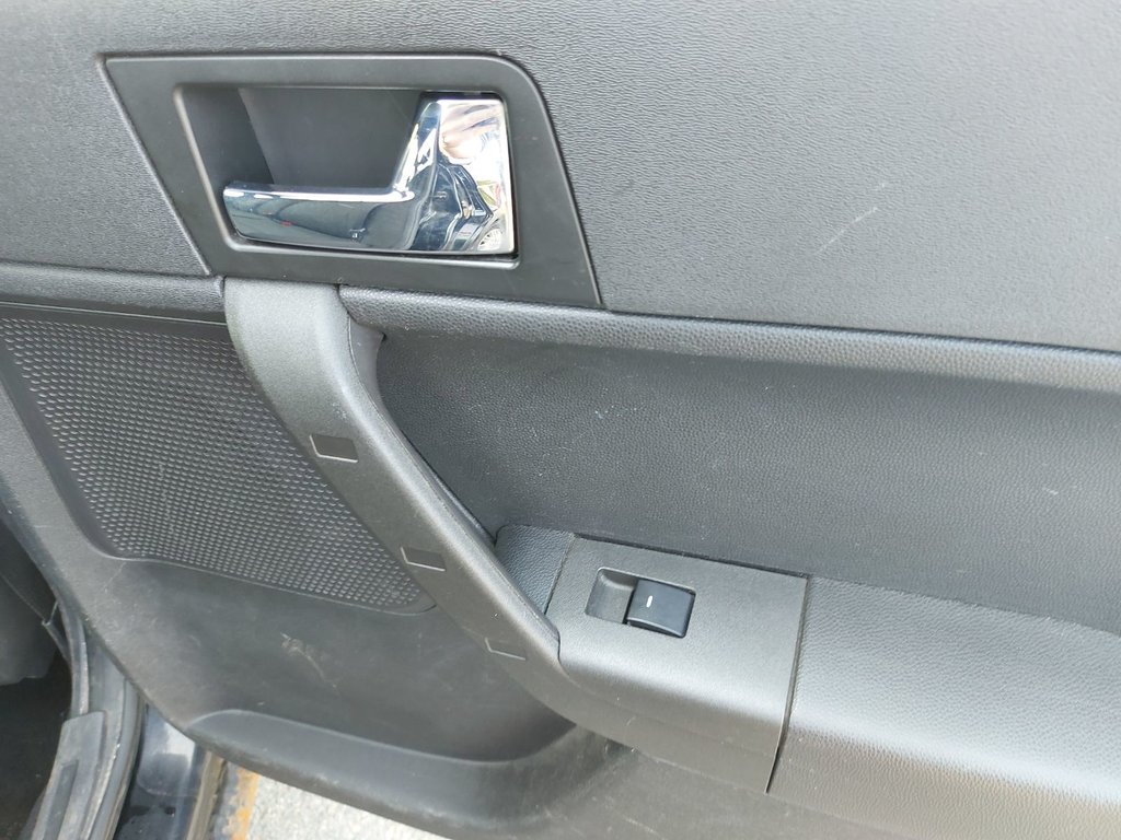 2009 Ford Focus SE | XM Radio | Alloys | Pwr Windows in Saint John, New Brunswick - 44 - w1024h768px