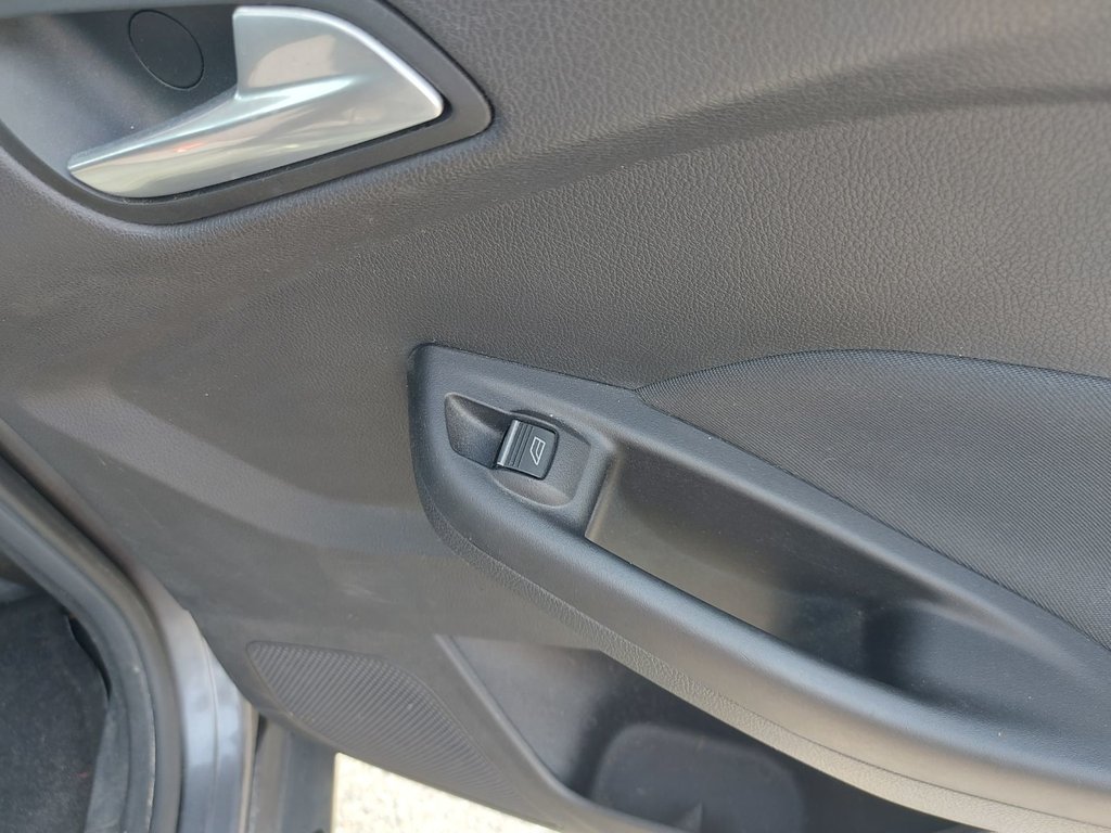 2012 Ford Focus Titanium | HtdSeats | Keyless | USB | XM Radio in Saint John, New Brunswick - 45 - w1024h768px