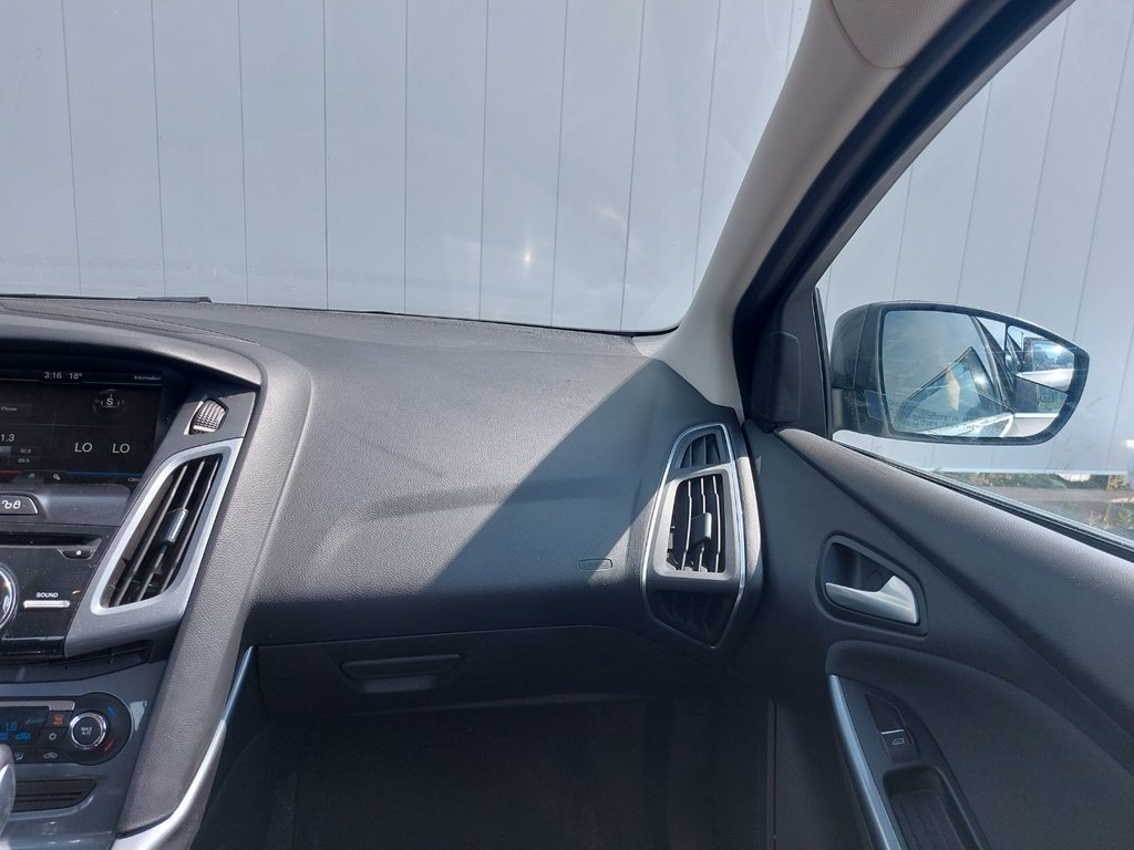 2012 Ford Focus Titanium | HtdSeats | Keyless | USB | XM Radio in Saint John, New Brunswick - 55 - w1024h768px