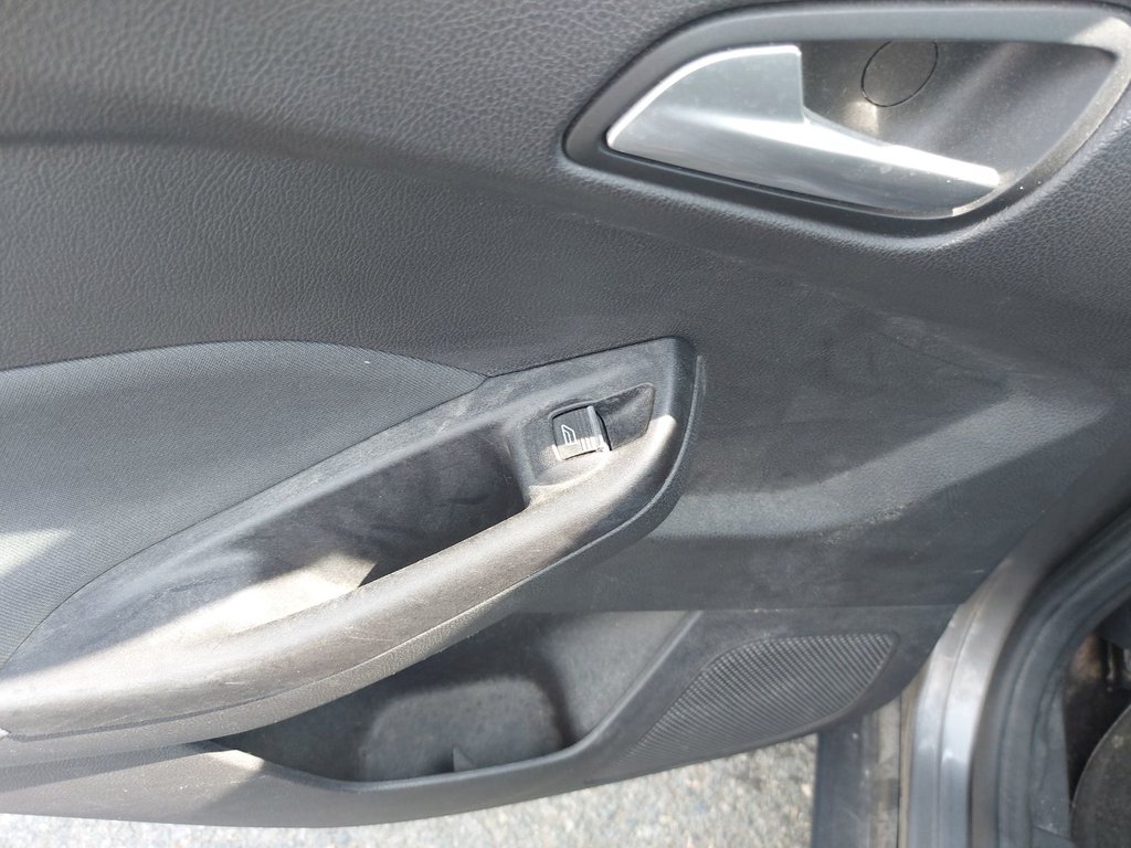 2012 Ford Focus Titanium | HtdSeats | Keyless | USB | XM Radio in Saint John, New Brunswick - 39 - w1024h768px