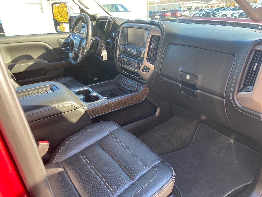 2018  Sierra 2500HD Denali | DIESEL | Leather | SunRoof | Nav | Cam in Saint John, New Brunswick - 14 - w1024h768px