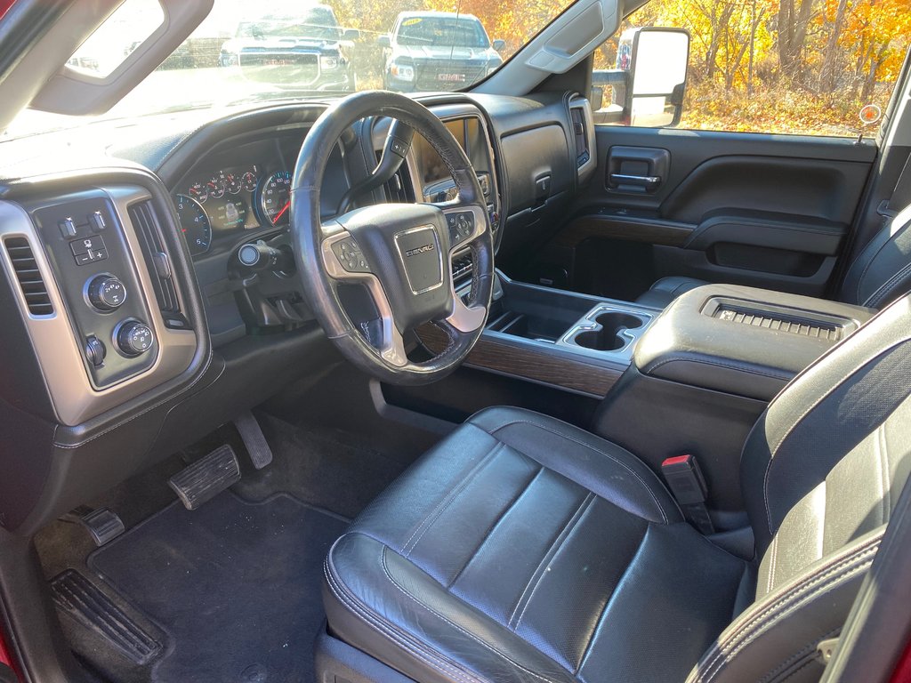 2018  Sierra 2500HD Denali | DIESEL | Leather | SunRoof | Nav | Cam in Saint John, New Brunswick - 9 - w1024h768px