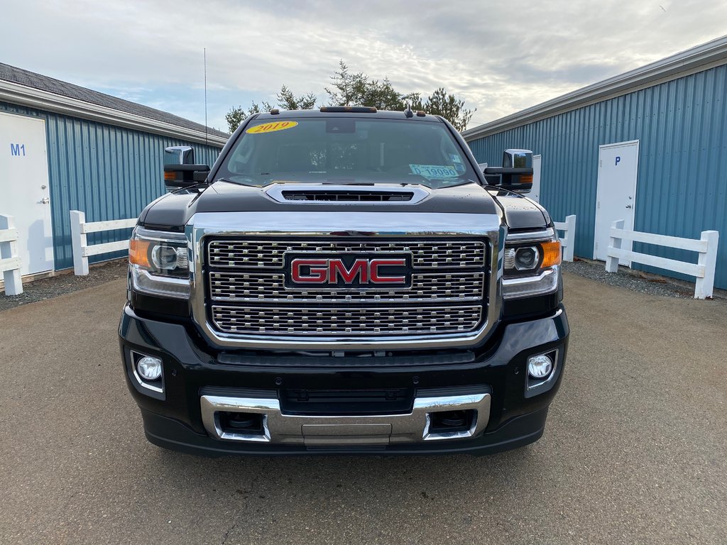Ron MacGillivray Chev Buick GMC 2019 GMC Sierra 2500HD Denali 