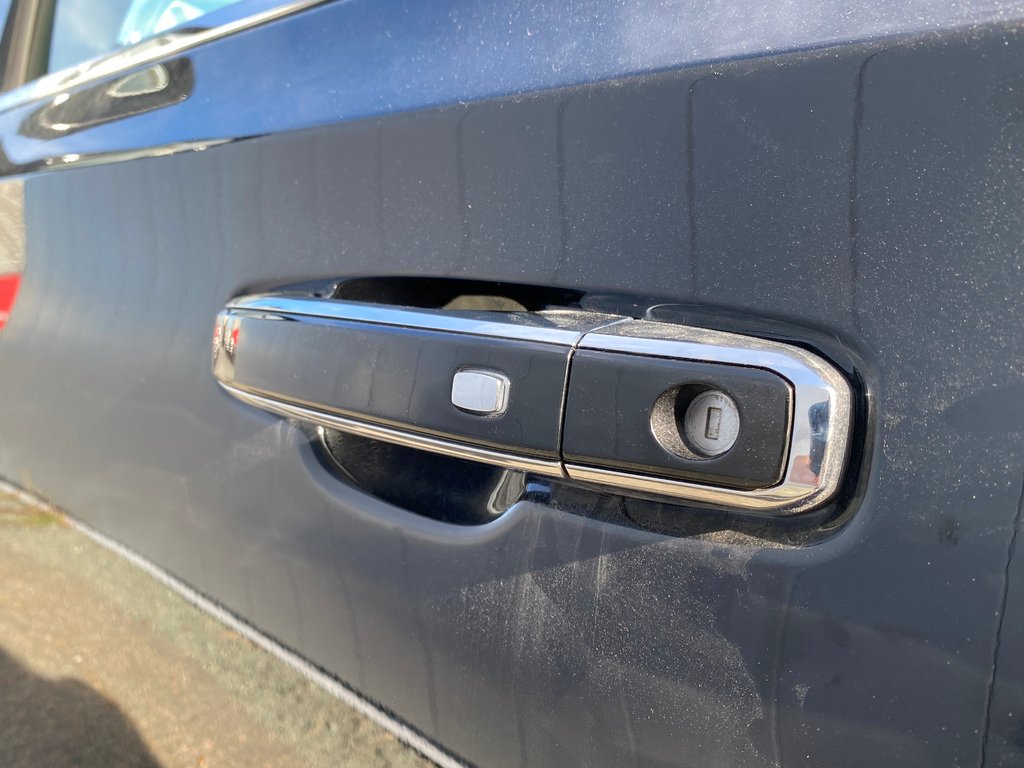 2024 GMC Yukon XL SLT | Leather | Roof | 360°Cam | Warranty to 2029 in Saint John, New Brunswick - 10 - w1024h768px