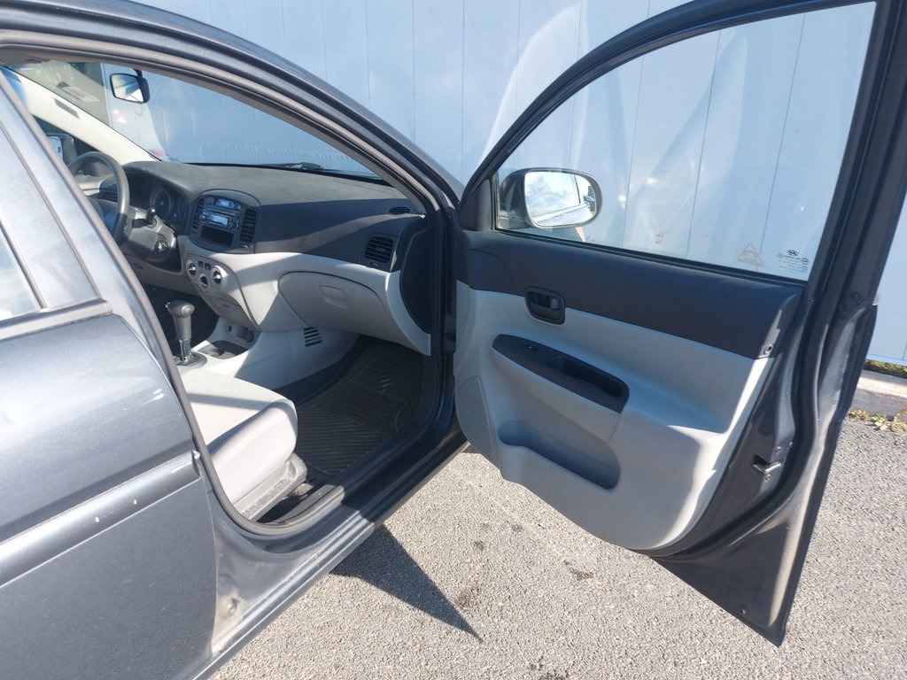 2010 Hyundai Accent in Antigonish, Nova Scotia - 47 - w1024h768px