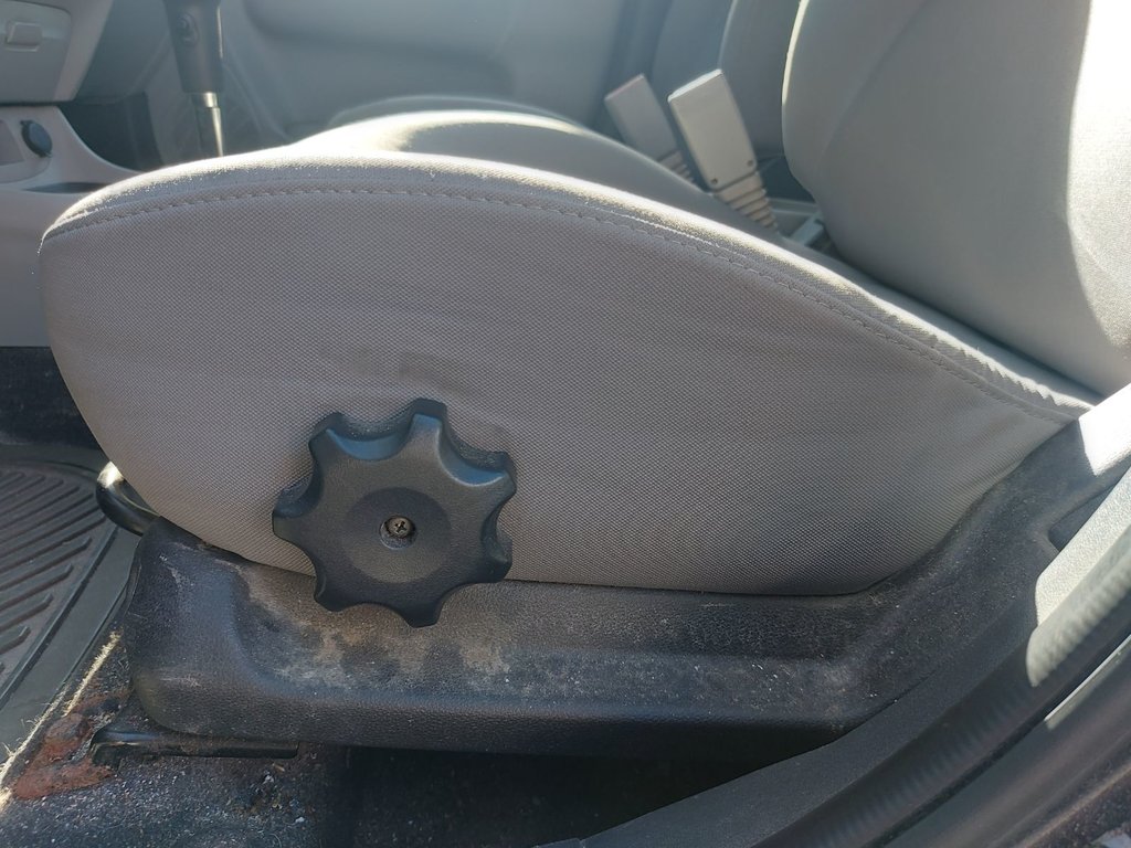 2010 Hyundai Accent in Antigonish, Nova Scotia - 35 - w1024h768px