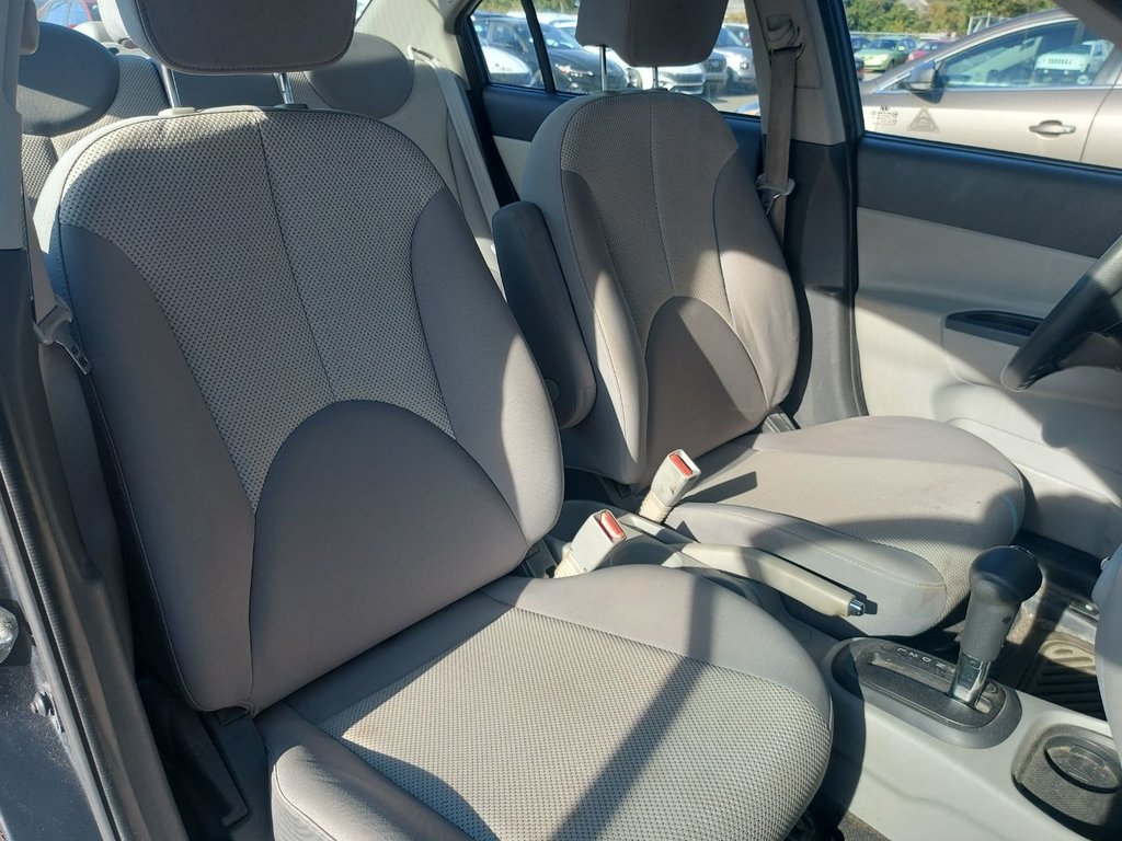 2010 Hyundai Accent in Antigonish, Nova Scotia - 50 - w1024h768px