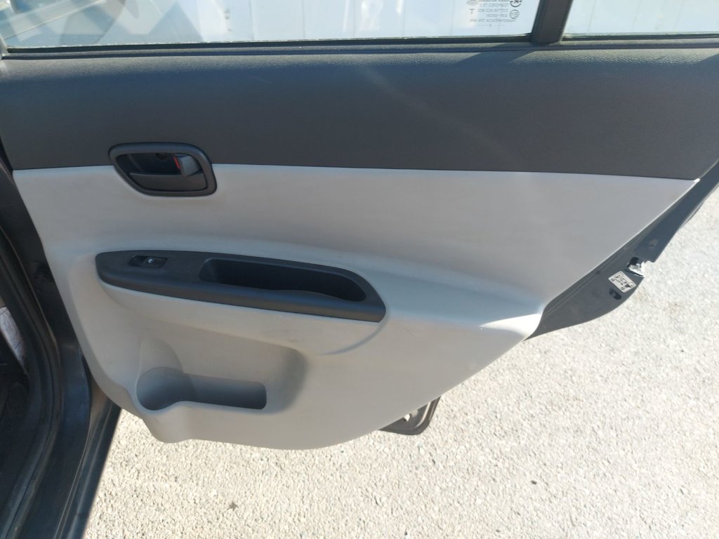 2010 Hyundai Accent in Antigonish, Nova Scotia - 46 - w1024h768px