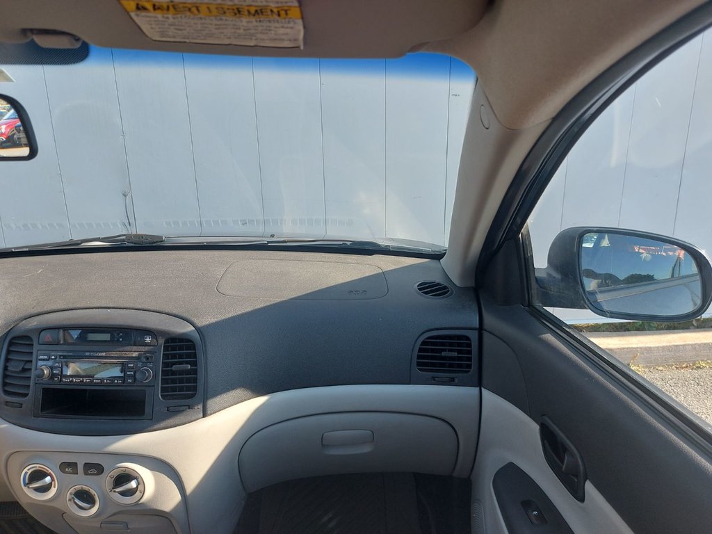 2010 Hyundai Accent in Antigonish, Nova Scotia - 58 - w1024h768px