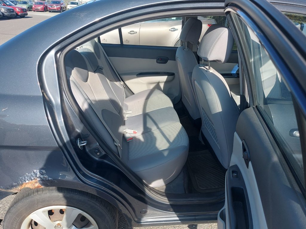 2010 Hyundai Accent in Antigonish, Nova Scotia - 43 - w1024h768px