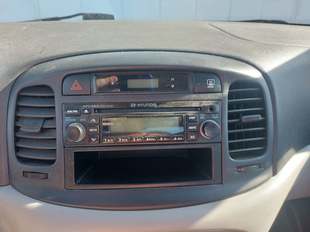 2010 Hyundai Accent in Antigonish, Nova Scotia - 18 - w1024h768px