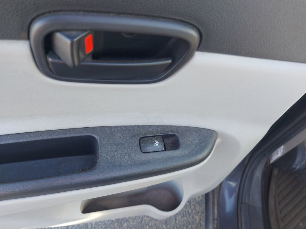 2010 Hyundai Accent in Antigonish, Nova Scotia - 39 - w1024h768px