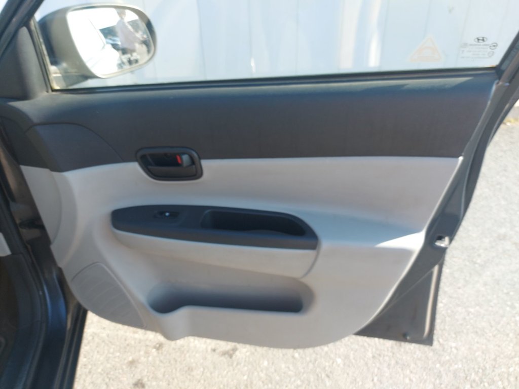 2010 Hyundai Accent in Antigonish, Nova Scotia - 52 - w1024h768px