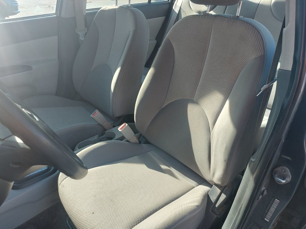 2010 Hyundai Accent in Antigonish, Nova Scotia - 31 - w1024h768px