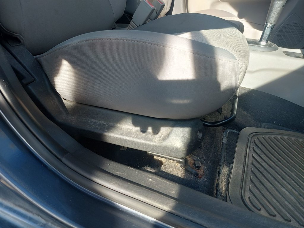 2010 Hyundai Accent in Antigonish, Nova Scotia - 53 - w1024h768px