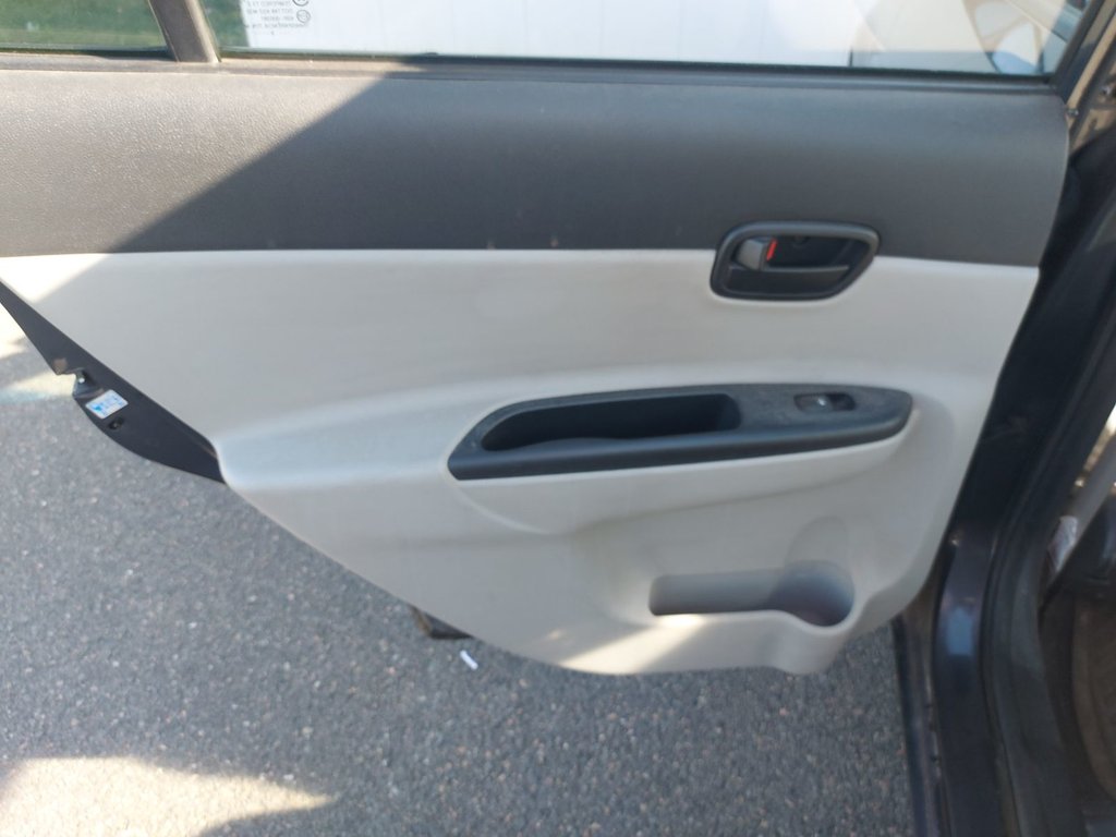 2010 Hyundai Accent in Antigonish, Nova Scotia - 41 - w1024h768px