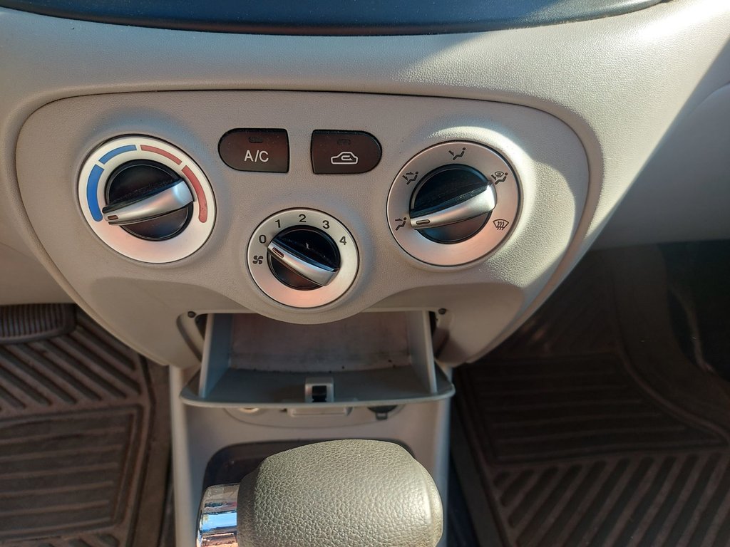 2010 Hyundai Accent in Antigonish, Nova Scotia - 23 - w1024h768px