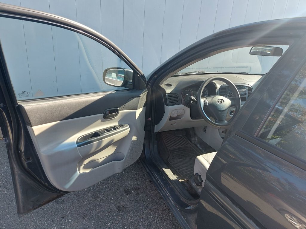 2010 Hyundai Accent in Antigonish, Nova Scotia - 29 - w1024h768px