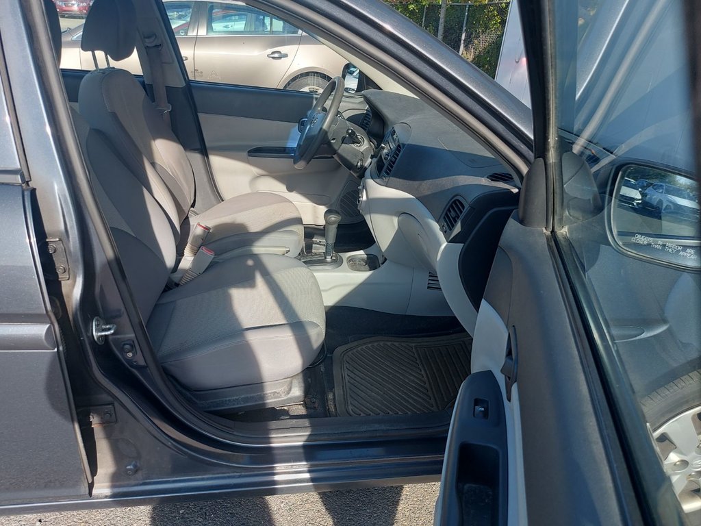 2010 Hyundai Accent in Antigonish, Nova Scotia - 49 - w1024h768px