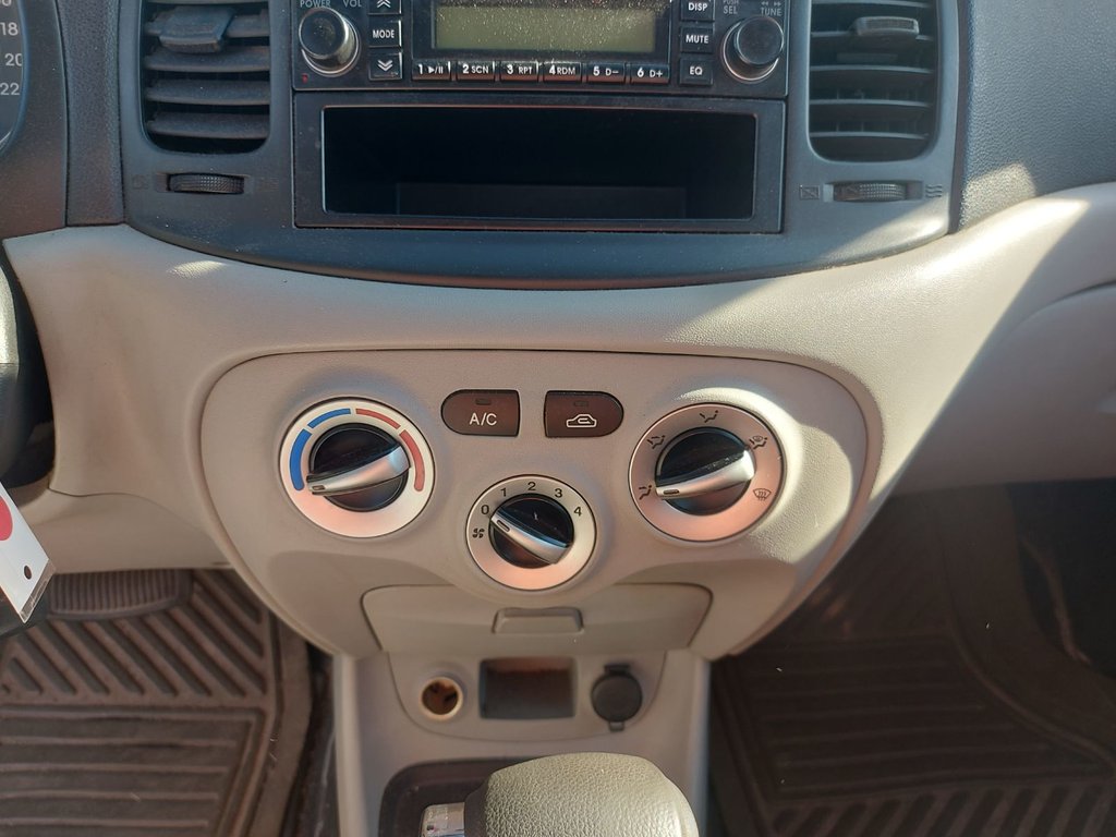 2010 Hyundai Accent in Antigonish, Nova Scotia - 19 - w1024h768px