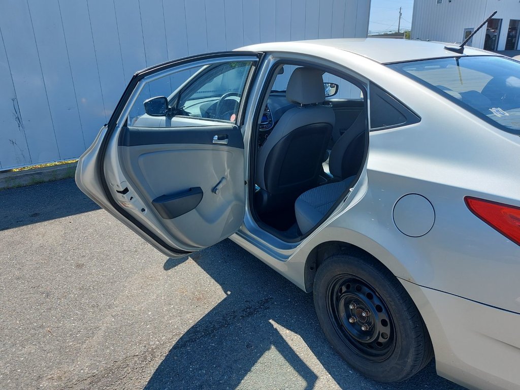 2013 Hyundai Accent in Antigonish, Nova Scotia - 38 - w1024h768px