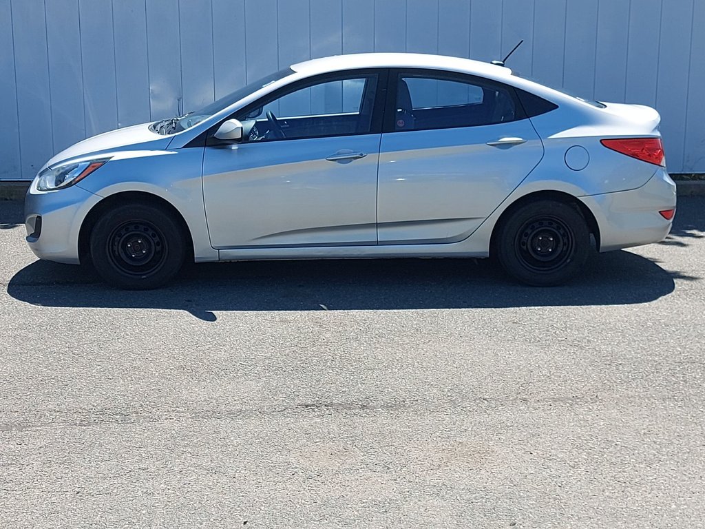 2013 Hyundai Accent in Antigonish, Nova Scotia - 6 - w1024h768px