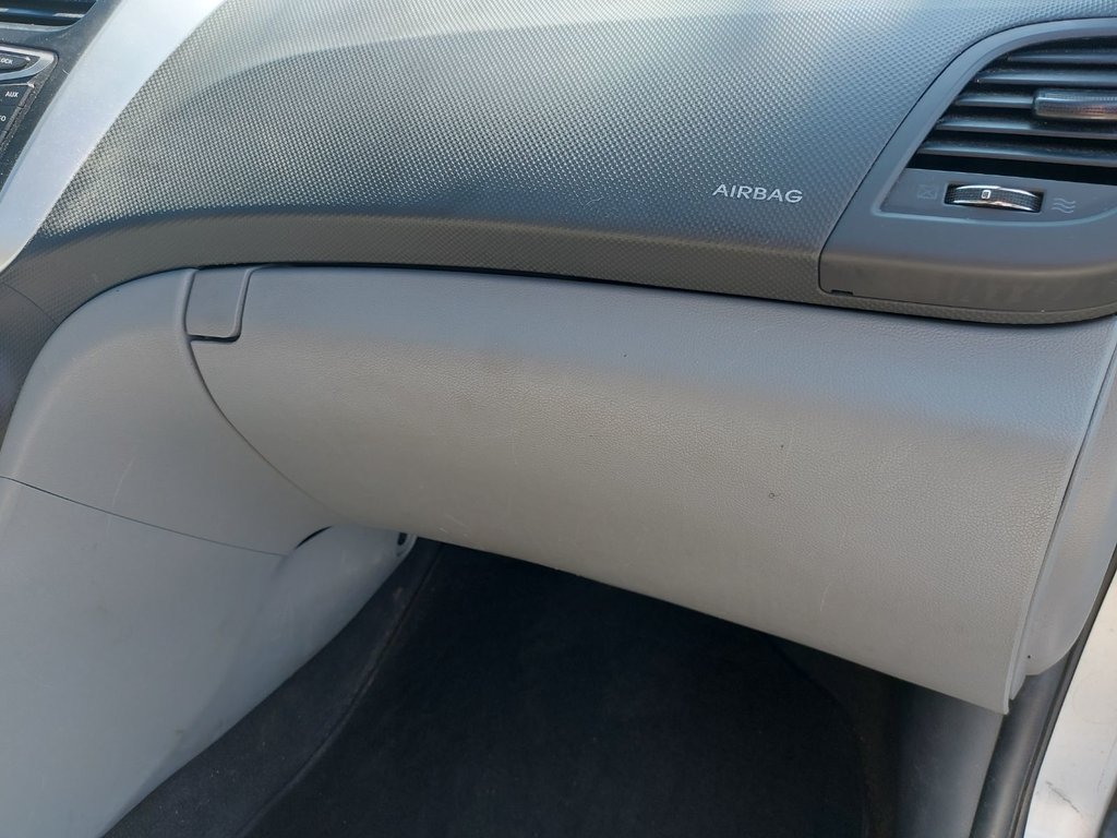 2013 Hyundai Accent in Antigonish, Nova Scotia - 53 - w1024h768px