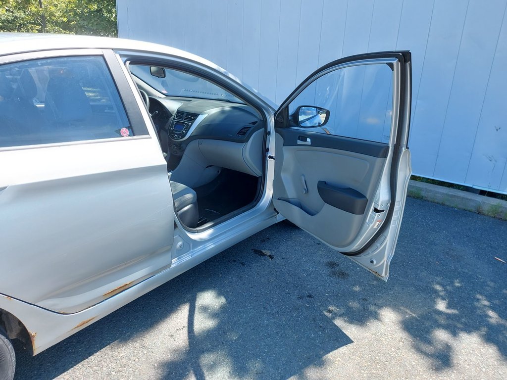 2013 Hyundai Accent in Antigonish, Nova Scotia - 50 - w1024h768px