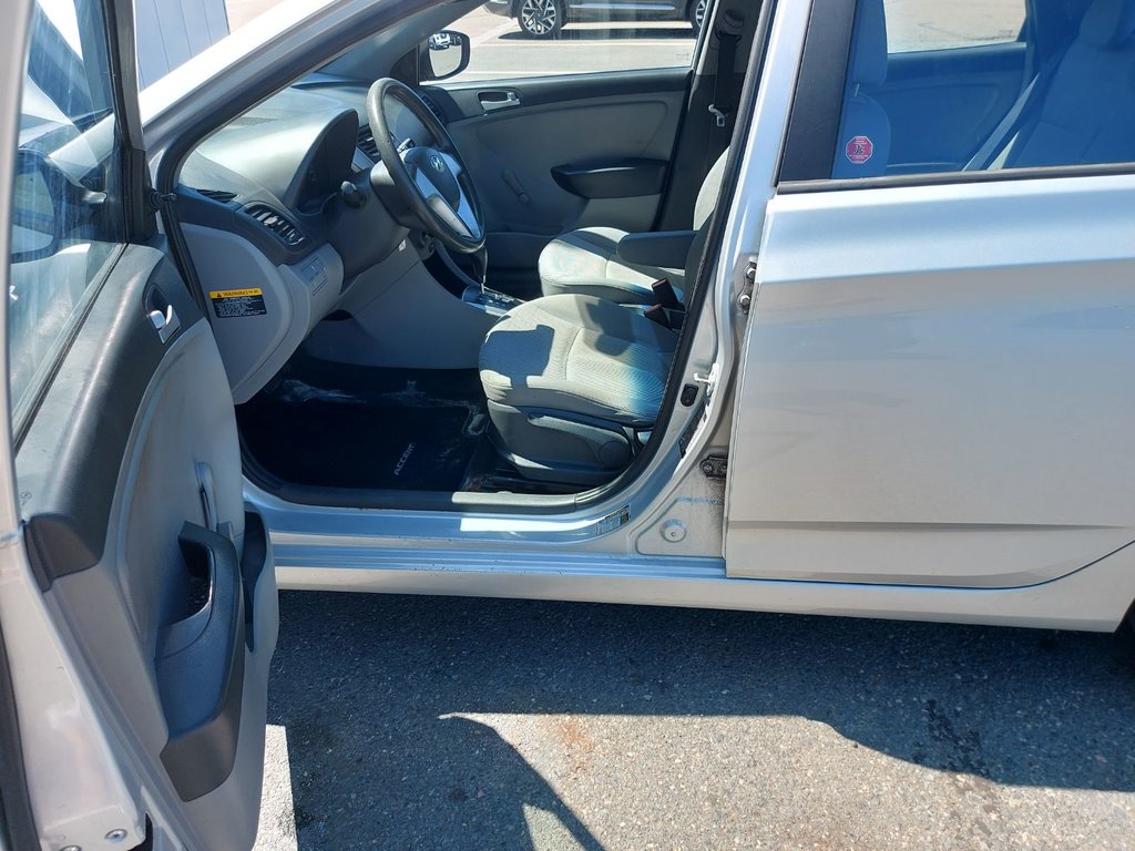 2013 Hyundai Accent in Antigonish, Nova Scotia - 32 - w1024h768px